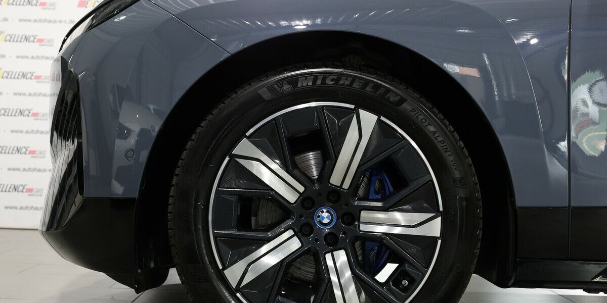 BMW iX 40 xDrive SPORT TITAN GLAS STORM EINZELSTÜCK 79.000 km 40.991 &euro; Hamm 59077