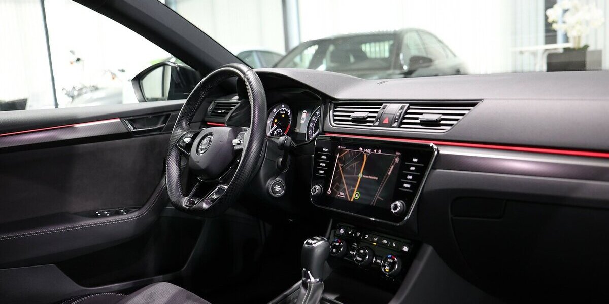 Skoda Superb LIMO TDI DSG 4x4 SPORTLINE GREY & BLACK 97.000 km 27.777 &euro; Hamm 59077