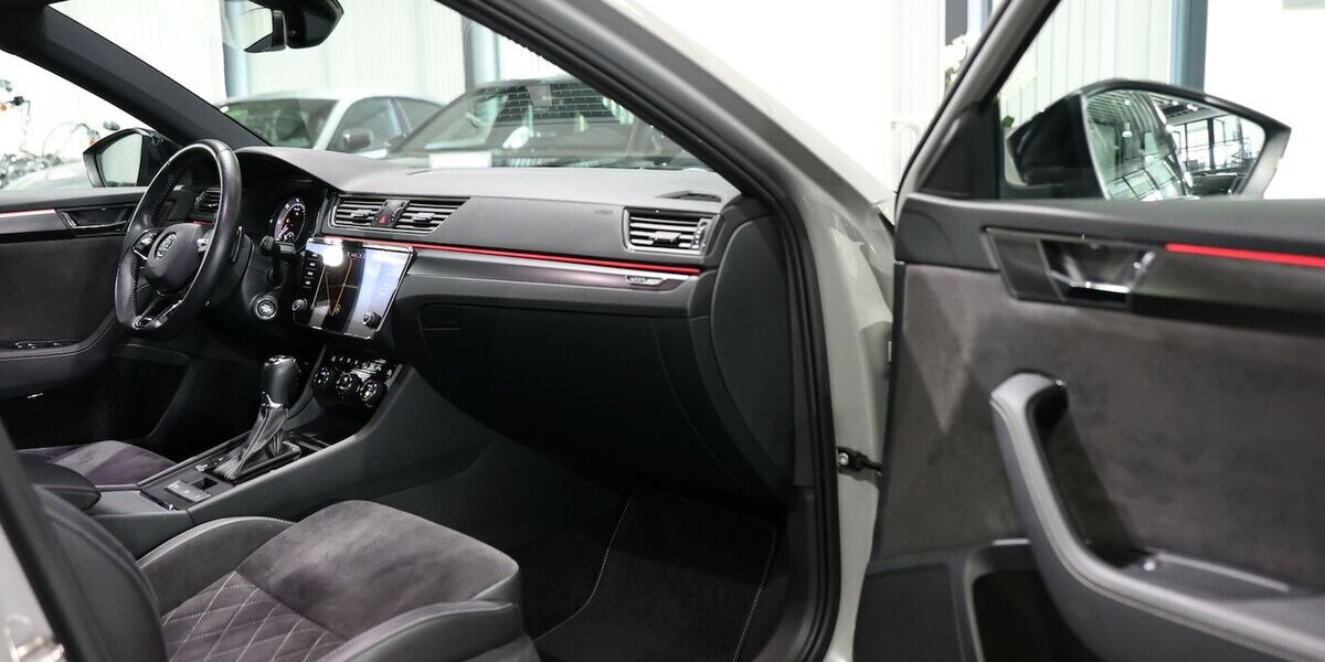 Skoda Superb LIMO TDI DSG 4x4 SPORTLINE GREY & BLACK 97.000 km 27.777 &euro; Hamm 59077
