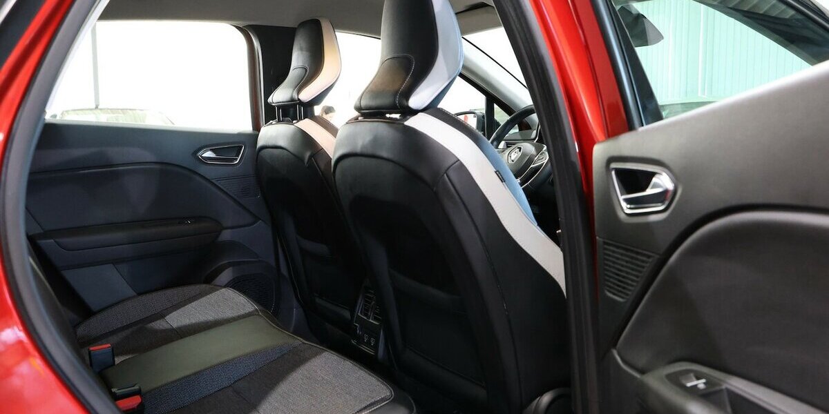 Renault Captur 130 TCE INTENS RED & BLACK / LED / AHK 83.000 km 13.555 &euro; Hamm 59077