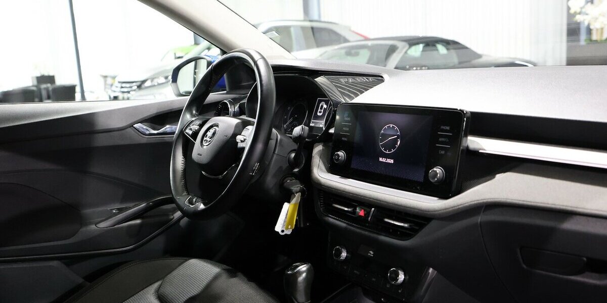 Skoda Fabia 1.0 TOUR RACE BLUE / LED / GROßES-DISPLAY 55.000 km 13.221 &euro; Hamm 59077