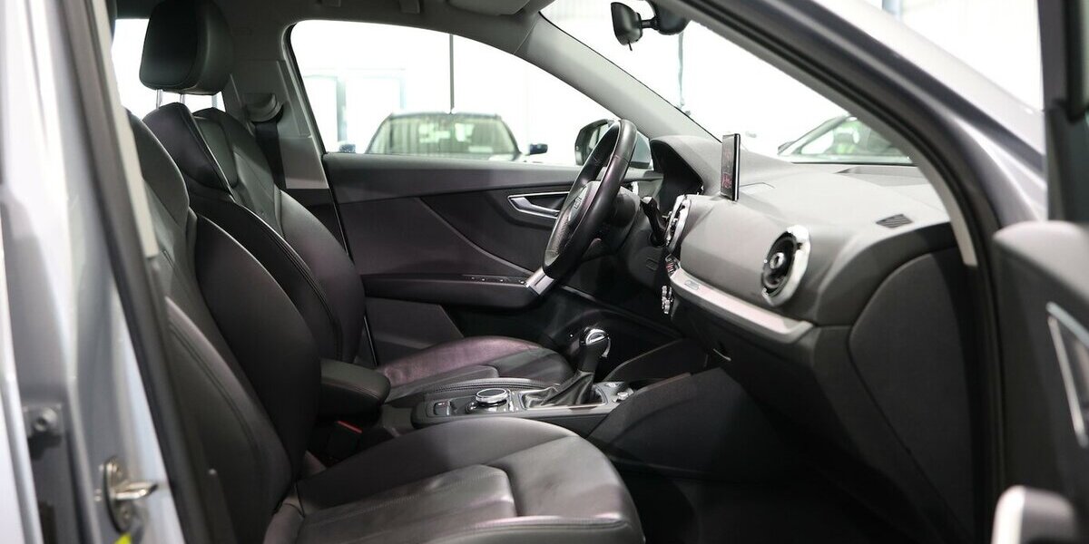Audi Q2 35 TFSI ADVANCED SILVER & BLACK / LED, LEDER 97.000 km 20.992 &euro; Hamm 59077
