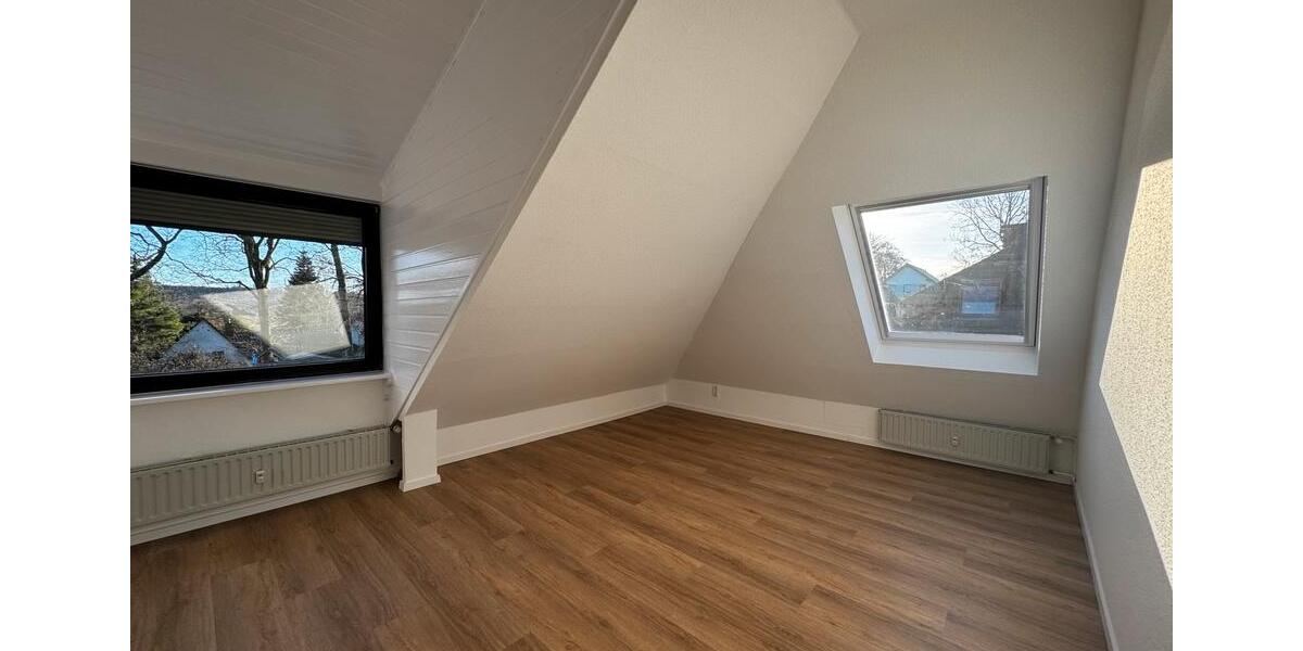 Dachgeschoßwohnung Iserlohn Sümmern - 3 Zimmer, 134 m&sup2;, 1.500&euro; | Angebot:24934997