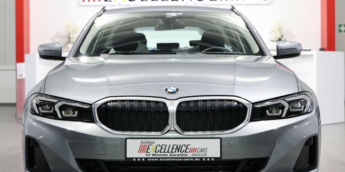 BMW 320d Touring xDrive SPORT / CURVED+NAVI+APPLE 32.000 km 29.993 &euro; Hamm 59077