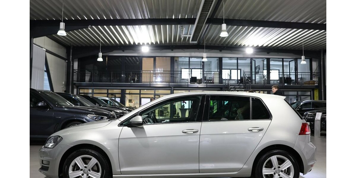 VW Golf VII 1.6 TDI Comfortline COMPOSITION-COLOUR 143.000 km 10.997 &euro; Hamm 59077