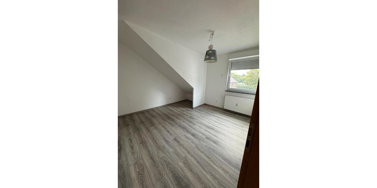 Dachgeschoßwohnung Dortmund Brackel - 3.5 Zimmer, 86 m&sup2;, 1.200&euro; | Angebot:26534151