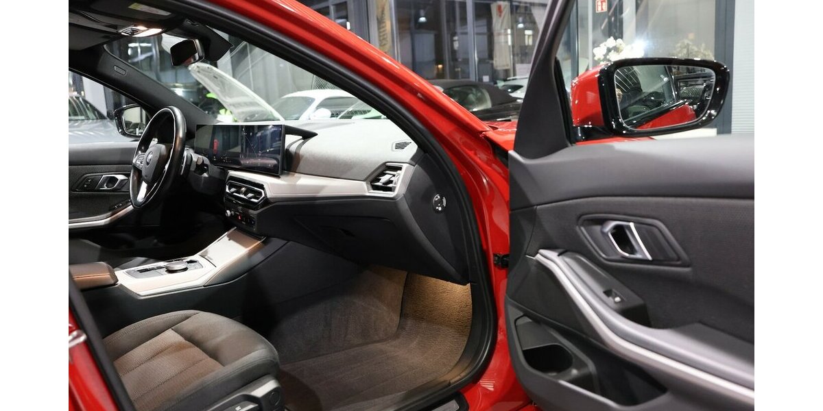 BMW 318d Touring SHADOW SPORT MELBOURNEROT-METALLIC 73.000 km 25.555 &euro; Hamm 59077