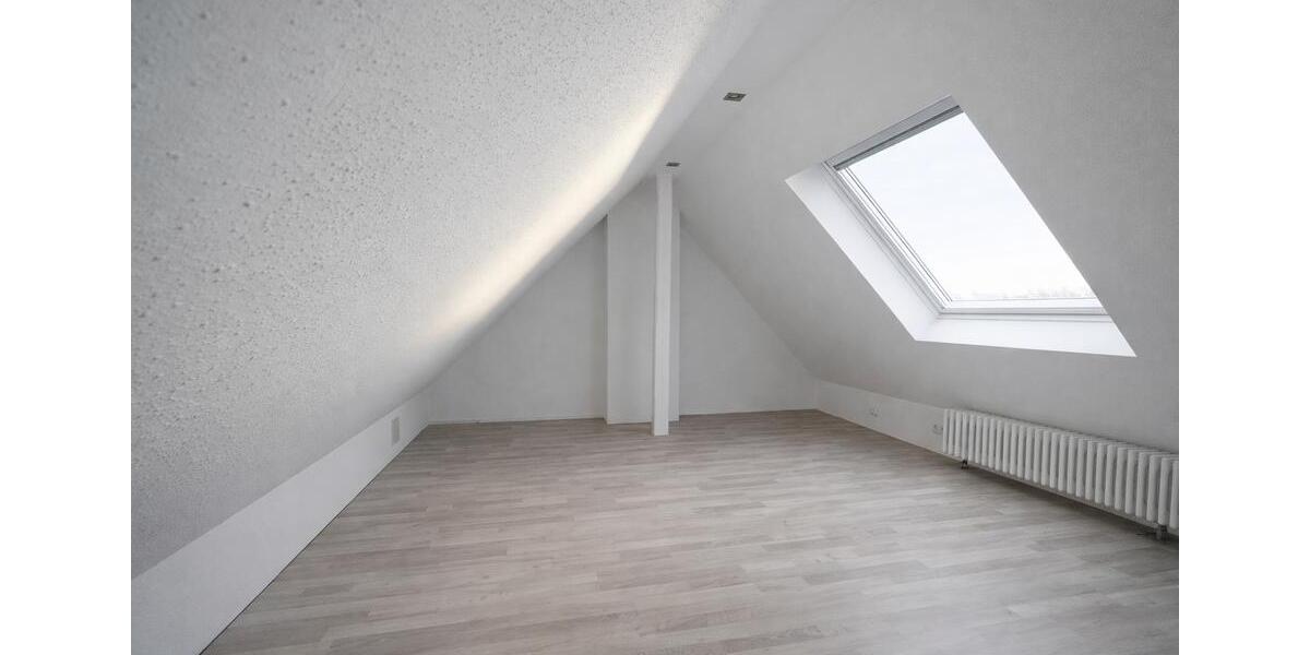 Dachgeschoßwohnung Hagen Hagen-Mitte - 3 Zimmer, 100 m&sup2;, 650&euro; | Angebot:25852223