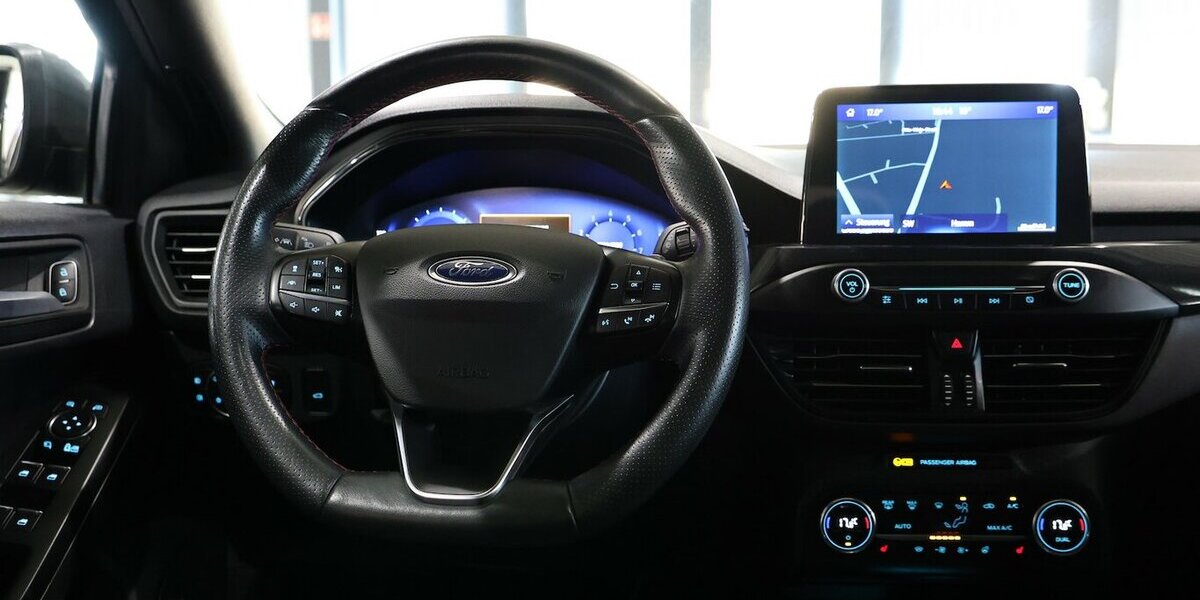 Ford Focus Tunier 1.5 EB ST-LINE-X SPORT / PANORAMA 108.000 km 16.555 &euro; Hamm 59077