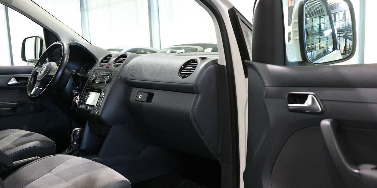 VW Caddy KOMBI 1.6 TDI DSG EDITION-30 WHITE & BLACK 144.000 km 14.881 &euro; Hamm 59077