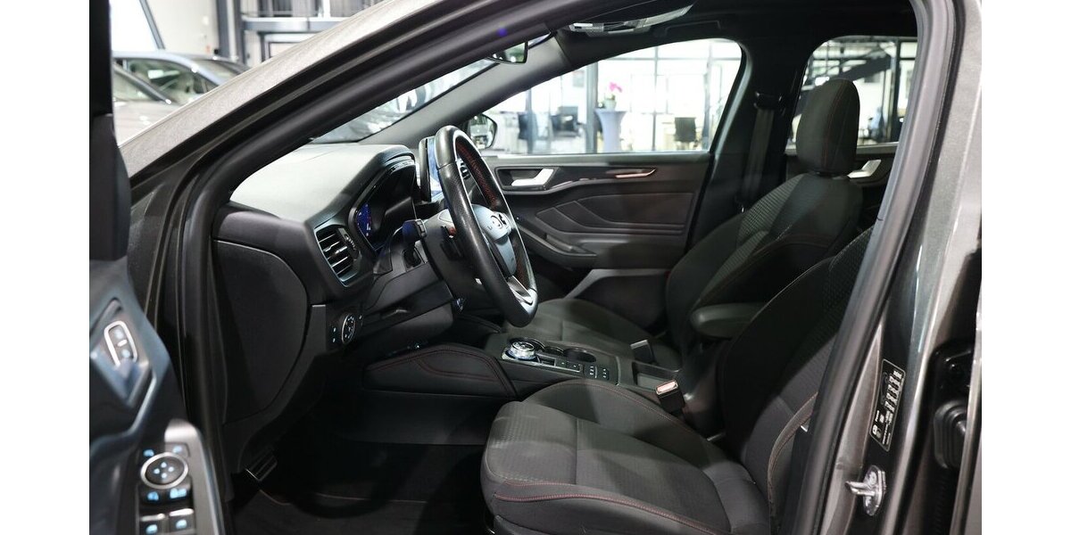Ford Focus Tunier 1.5 EB ST-LINE-X SPORT / PANORAMA 108.000 km 16.555 &euro; Hamm 59077