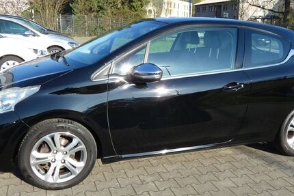 Peugeot 208 115.000 km 4.599 &euro; Bergkamen 59192