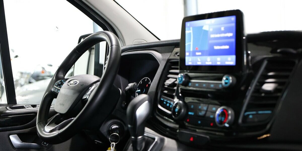 Ford Tourneo Custom 2.0 TDCI 320 L1 / 8-SITZER / NAVI 119.000 km 28.444 &euro; Hamm 59077