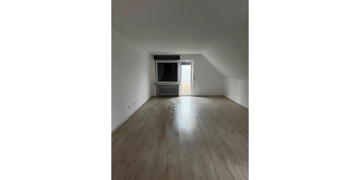 Etagenwohnung Iserlohn - 3 Zimmer, 135 m&sup2;, 1.100&euro; | Angebot:26025030