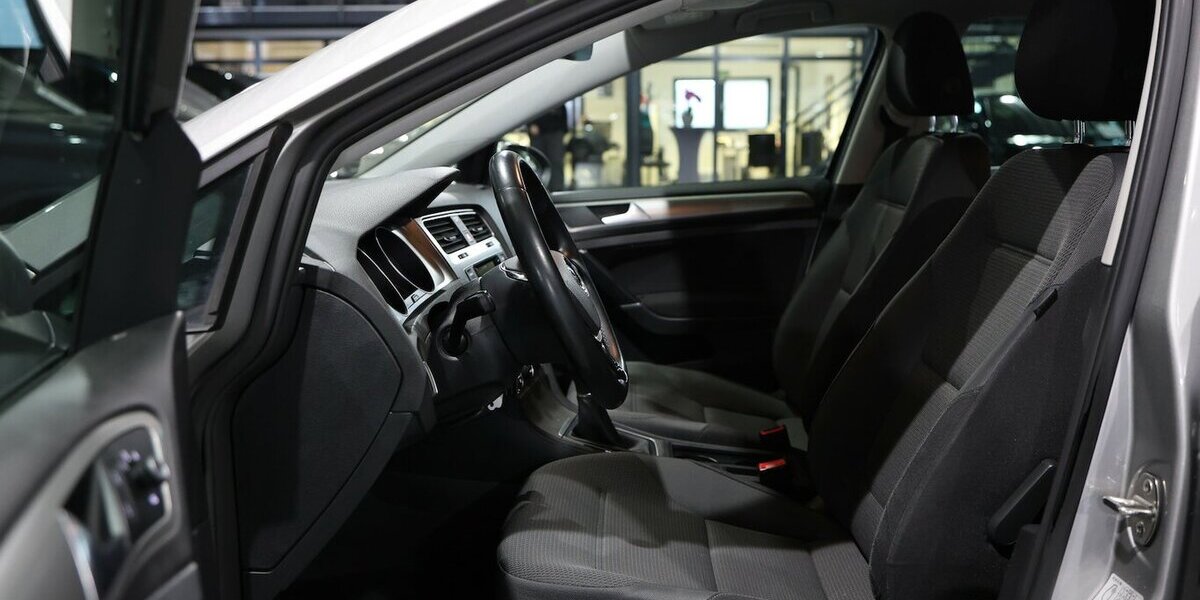 VW Golf VII 1.6 TDI Comfortline COMPOSITION-COLOUR 143.000 km 10.997 &euro; Hamm 59077