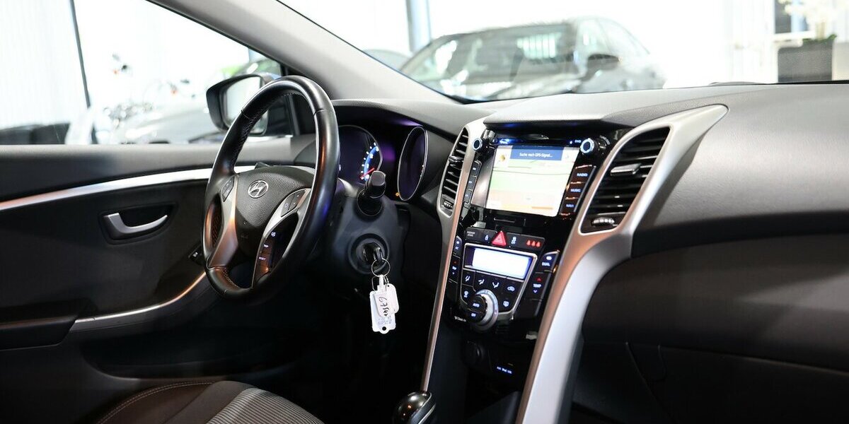 Hyundai i30 1.6 T-GDI STYLE / AUTOMATIK / NAVI+KAMERA 78.000 km 13.331 &euro; Hamm 59077