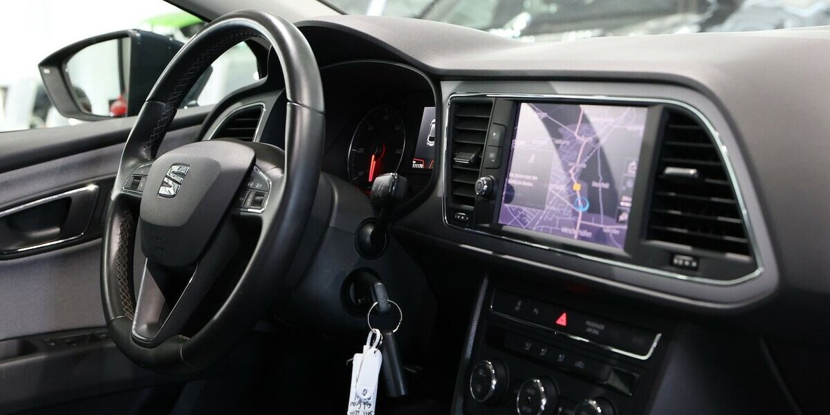 Seat Leon 1.6 TDI STYLE / NAVI-PLUS+APPLE+ANDROID 111.000 km 12.777 &euro; Hamm 59077