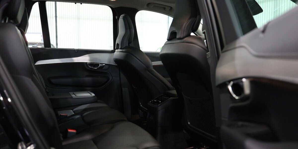 Volvo XC90 RECHARGE P-HEV AWD T8 R-DESIGN-DARK 7-SITZE 57.000 km 48.444 &euro; Hamm 59077