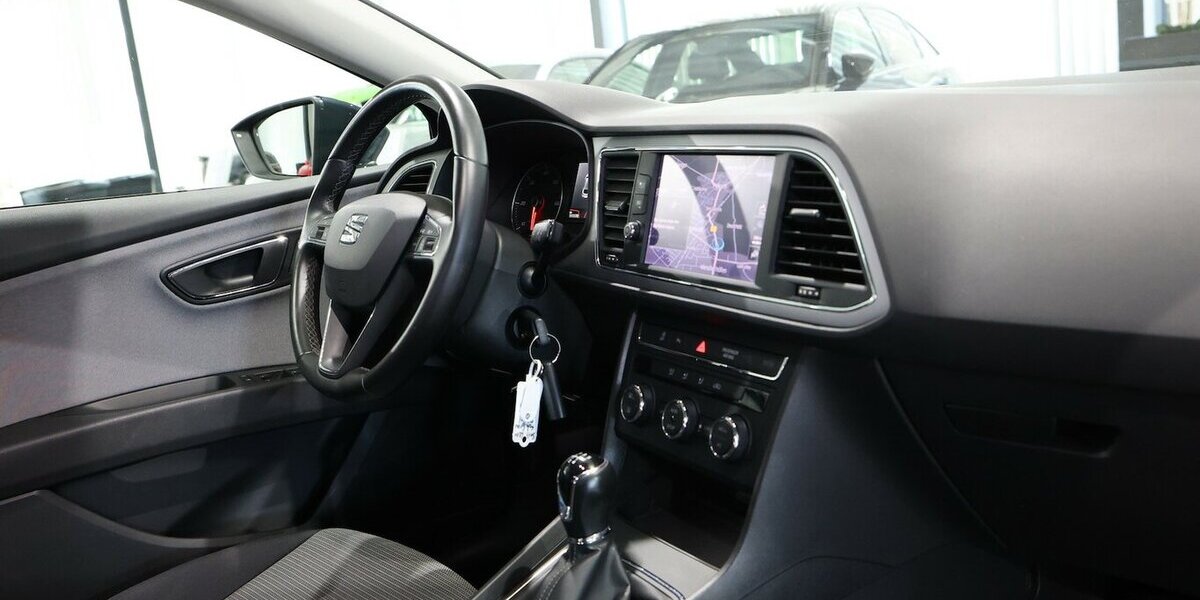 Seat Leon 1.6 TDI STYLE / NAVI-PLUS+APPLE+ANDROID 111.000 km 12.777 &euro; Hamm 59077