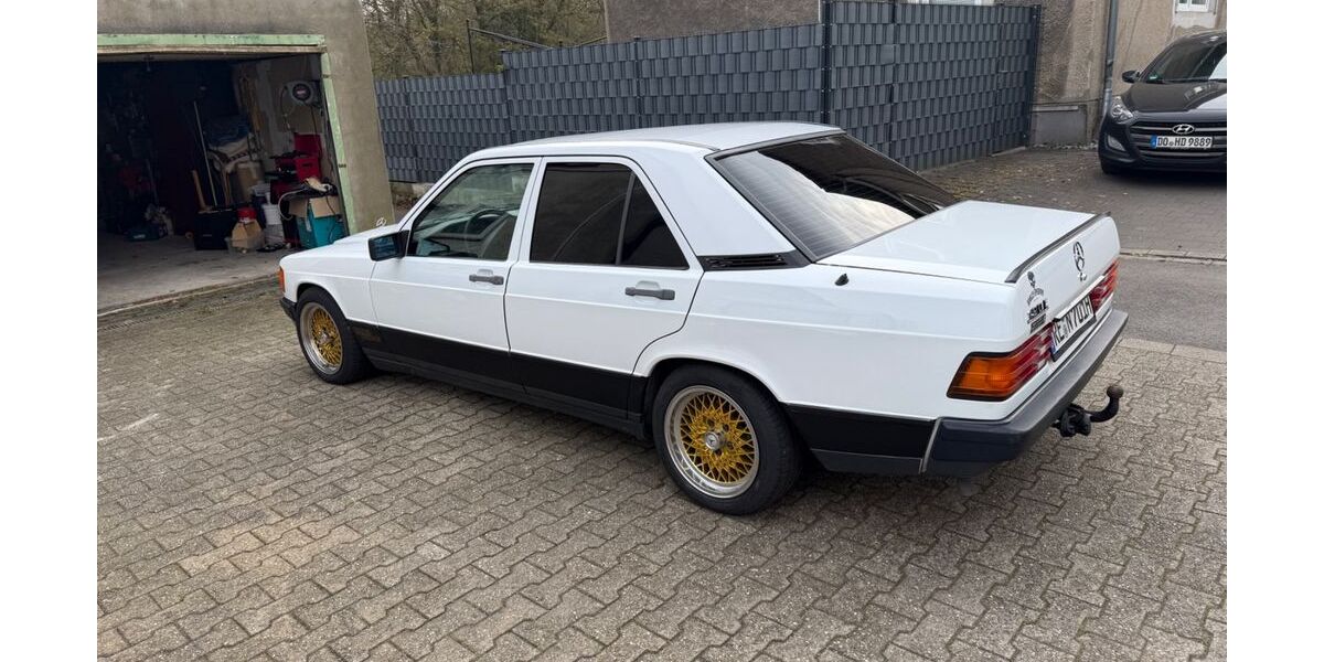 Mercedes-Benz 190 181.447 km 5.999 &euro; Dortmund 44369