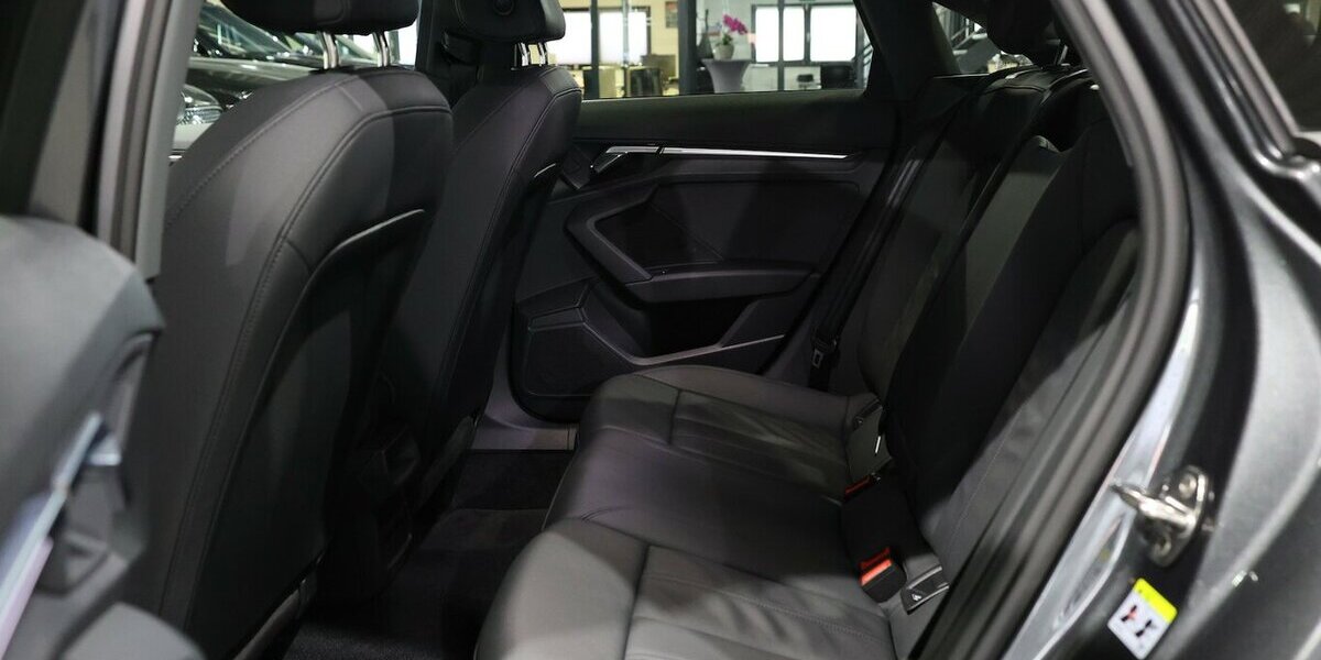 Audi A3 LIMOUSINE 30 TFSI S-LINE MATRIX, VOLL-LEDER 60.000 km 25.555 &euro; Hamm 59077