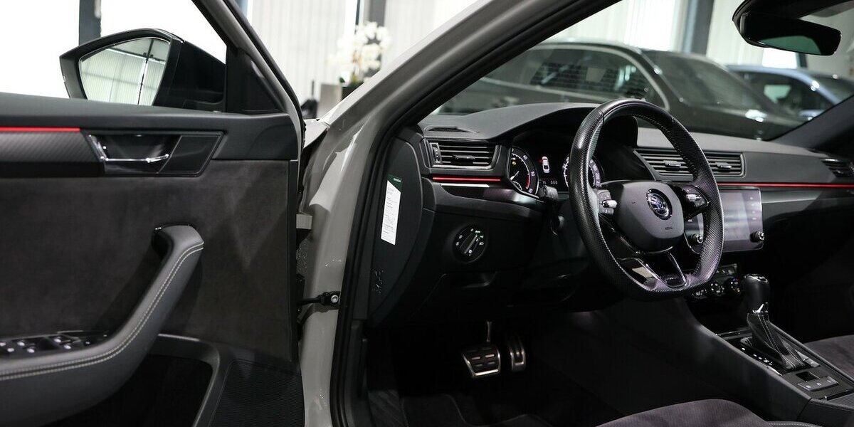 Skoda Superb LIMO TDI DSG 4x4 SPORTLINE GREY & BLACK 97.000 km 27.777 &euro; Hamm 59077