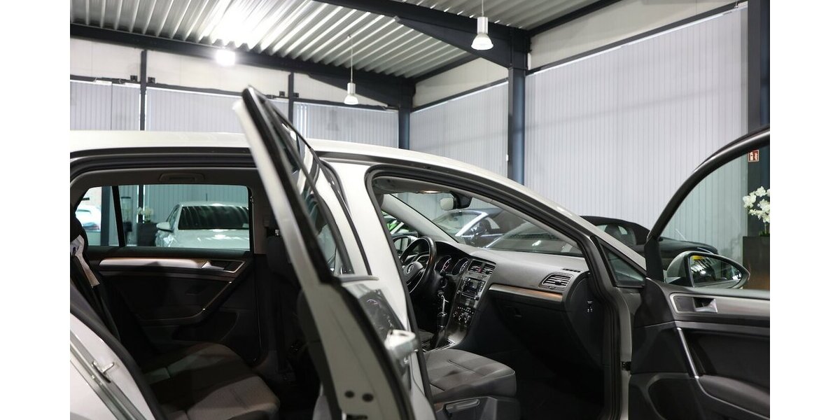 VW Golf VII 1.6 TDI Comfortline COMPOSITION-COLOUR 143.000 km 10.997 &euro; Hamm 59077