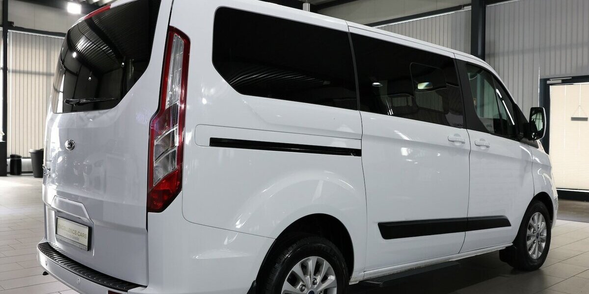 Ford Tourneo Custom 2.0 TDCI 320 L1 / 8-SITZER / NAVI 167.000 km 25.998 &euro; Hamm 59077