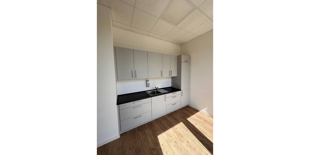 Gewerbeobjekt Holzwickede - 5 Zimmer, 150 m&sup2;, 1.500&euro; | Angebot:26361240