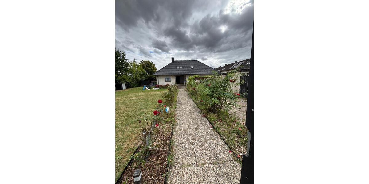 Etagenwohnung Lünen Alstedde - 8 Zimmer, 216 m&sup2;, 1.890&euro; | Angebot:26051024