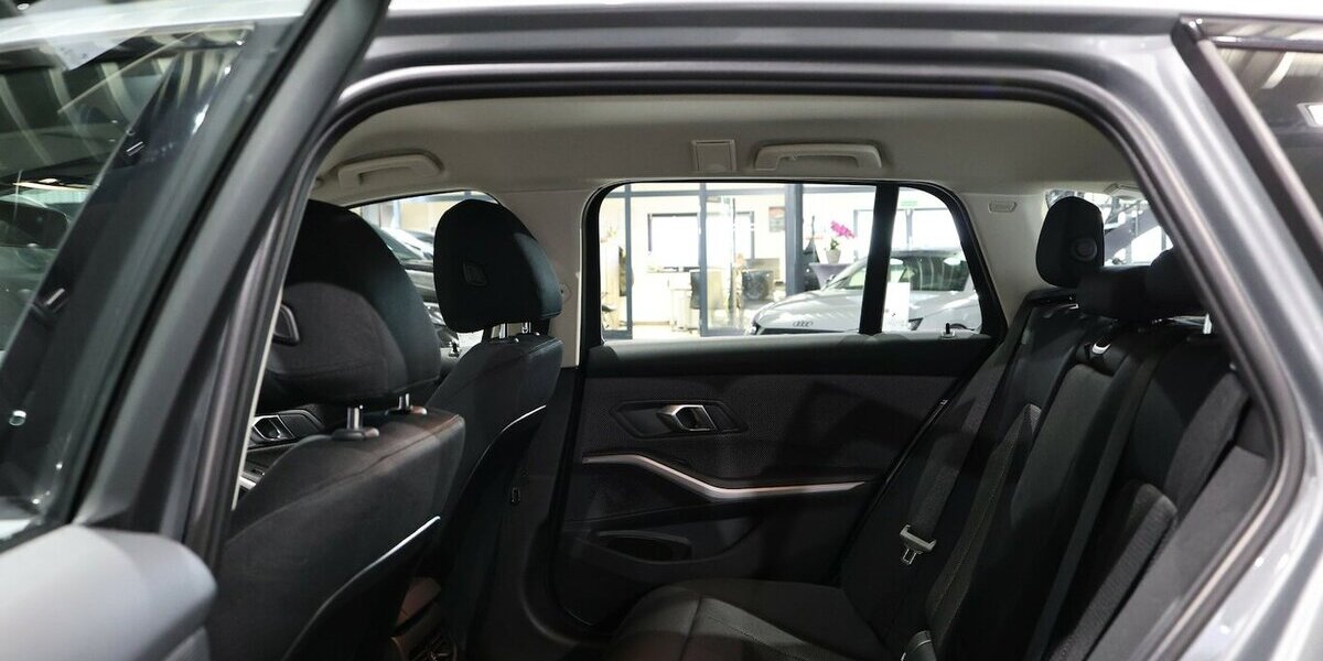 BMW 320d Touring xDrive SPORT / CURVED+NAVI+APPLE 32.000 km 29.993 &euro; Hamm 59077