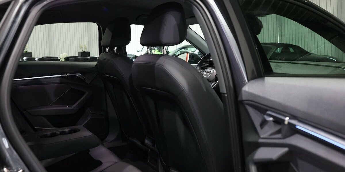 Audi A3 LIMOUSINE 30 TFSI S-LINE MATRIX, VOLL-LEDER 60.000 km 25.555 &euro; Hamm 59077