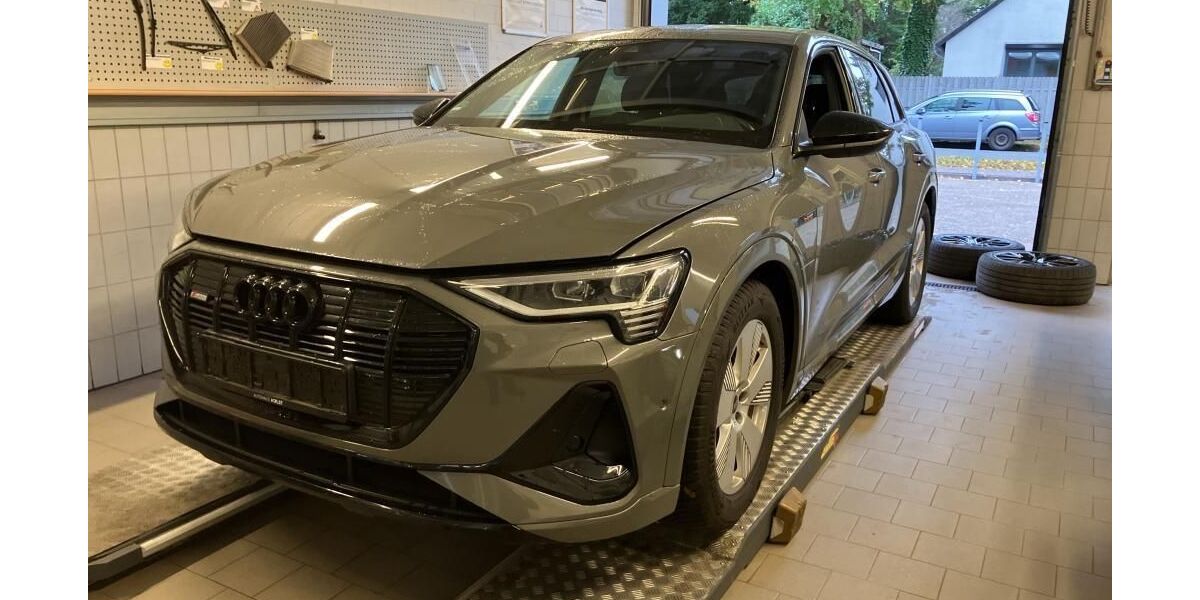 Audi e-tron 56.721 km 37.545 &euro; Hagen 58091