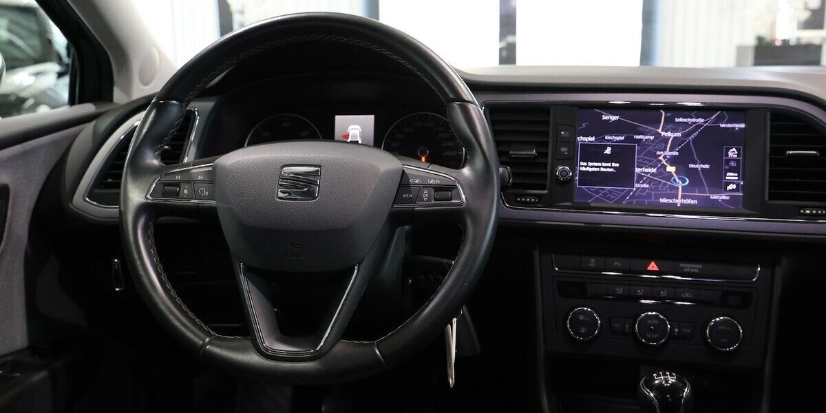 Seat Leon 1.6 TDI STYLE / NAVI-PLUS+APPLE+ANDROID 111.000 km 12.777 &euro; Hamm 59077