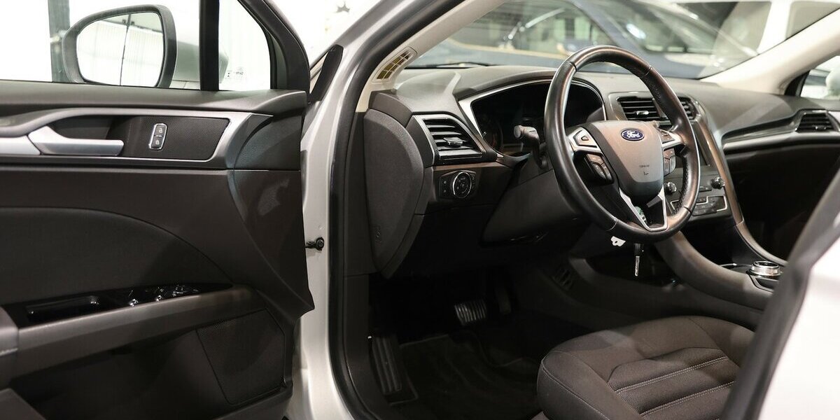 Ford Mondeo Tunier 2.0 EB BUSINESS EDITION / LED / 99.000 km 16.221 &euro; Hamm 59077