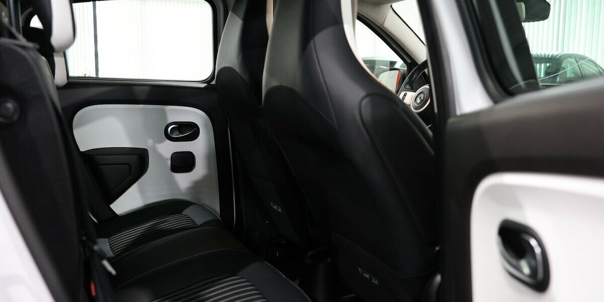 Renault Twingo INTENS ELECTRIC SPURHALTE, LEDER, KAMERA 12.000 km 12.888 &euro; Hamm 59077