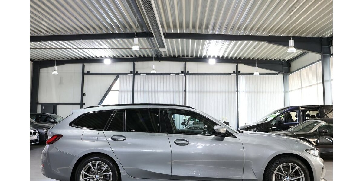 BMW 318d Touring SPORT / PANORAMA,LEDER,CURVED+HUD 53.000 km 29.833 &euro; Hamm 59077