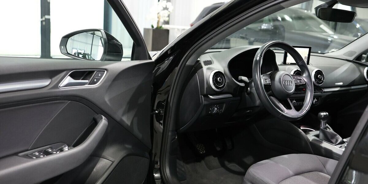 Audi A3 LIMOUSINE 1.4 TFSI BUSINESS / VIRTUAL-COCKPIT 119.000 km 16.333 &euro; Hamm 59077