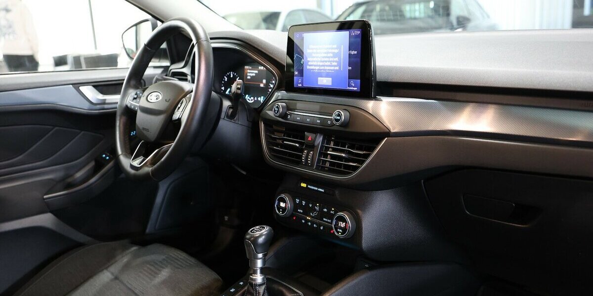 Ford Focus LIMOUSINE 1.5 EcoBlue ACTIVE WHITE / LED 83.000 km 13.991 &euro; Hamm 59077