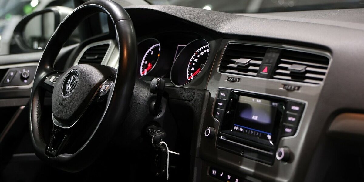 VW Golf VII 1.6 TDI Comfortline COMPOSITION-COLOUR 143.000 km 10.997 &euro; Hamm 59077