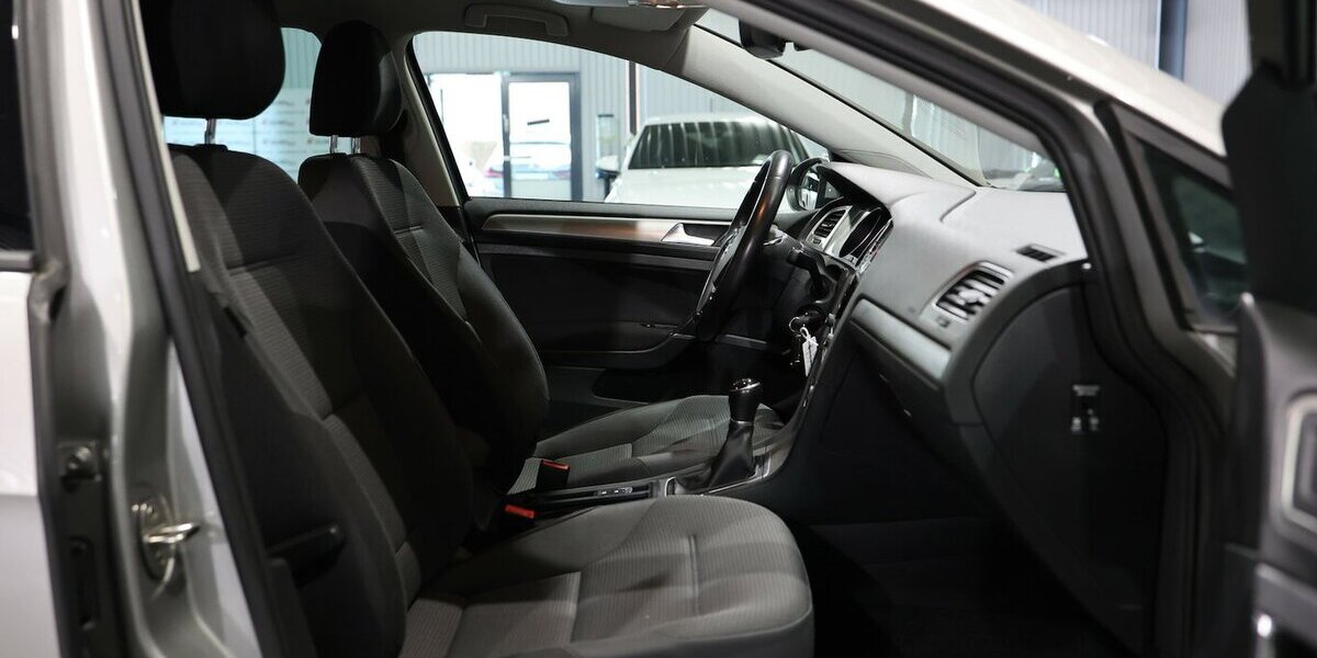 VW Golf VII 1.6 TDI Comfortline COMPOSITION-COLOUR 143.000 km 10.997 &euro; Hamm 59077