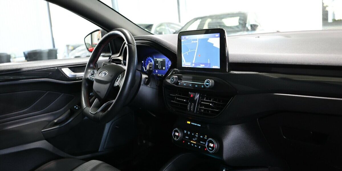 Ford Focus Tunier 1.5 EB ST-LINE-X SPORT / PANORAMA 108.000 km 16.555 &euro; Hamm 59077