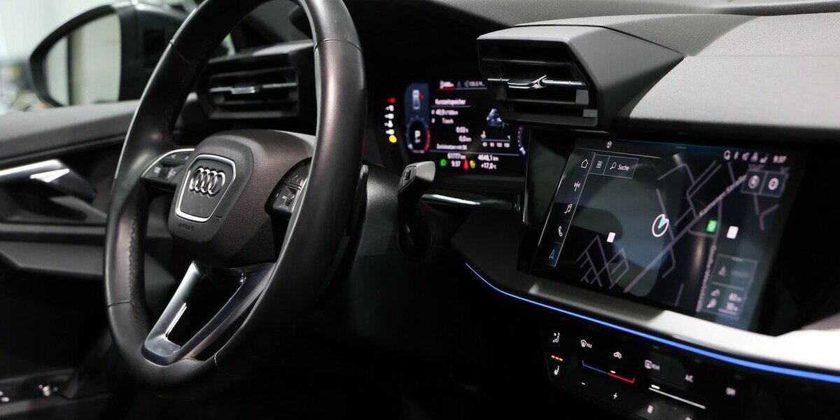 Audi A3 LIMOUSINE 30 TFSI S-LINE MATRIX, VOLL-LEDER 60.000 km 25.555 &euro; Hamm 59077