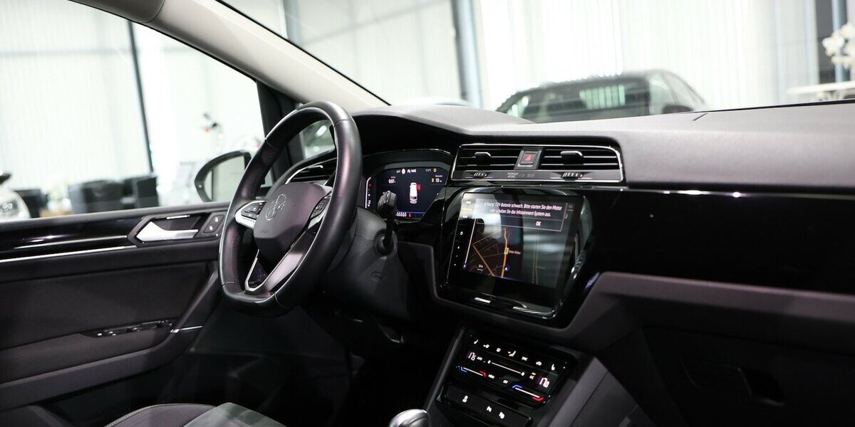 VW Touran 2.0 TDI DSG IQ Comfortline / 7-SITZE, LED 66.000 km 27.991 &euro; Hamm 59077
